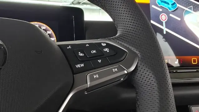 Bild eines T-Roc R-Line eTSI DSG