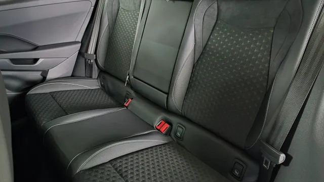 Bild eines T-Roc R-Line eTSI DSG