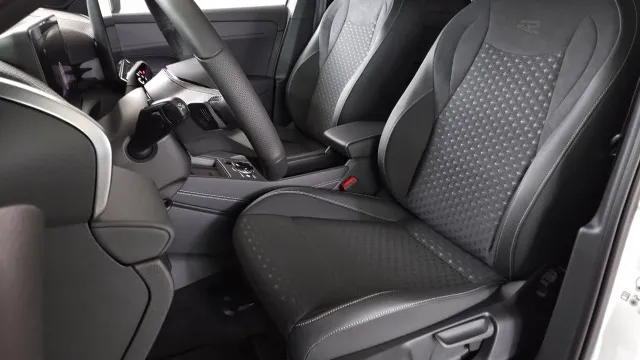 Bild eines T-Roc R-Line eTSI DSG