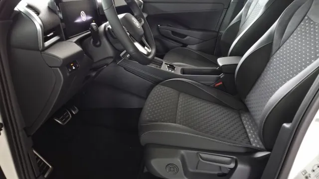 Bild eines T-Roc R-Line eTSI DSG