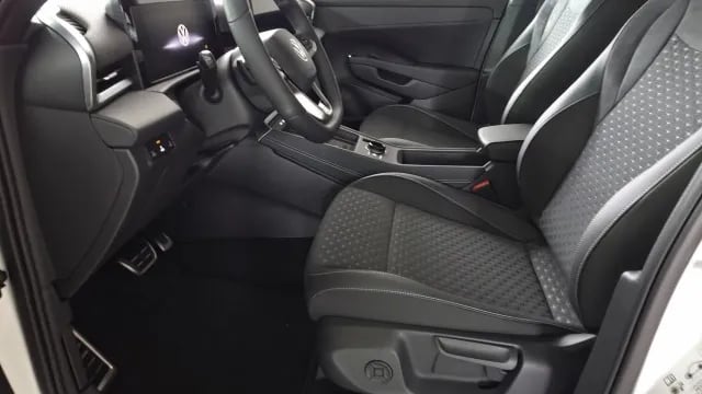 Bild eines T-Roc R-Line eTSI DSG