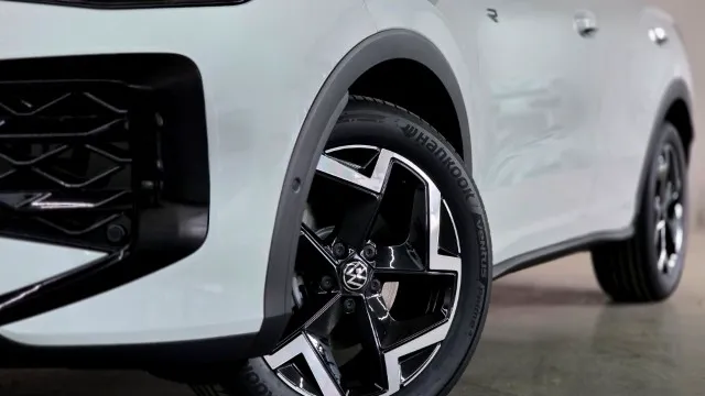 Bild eines T-Roc R-Line eTSI DSG