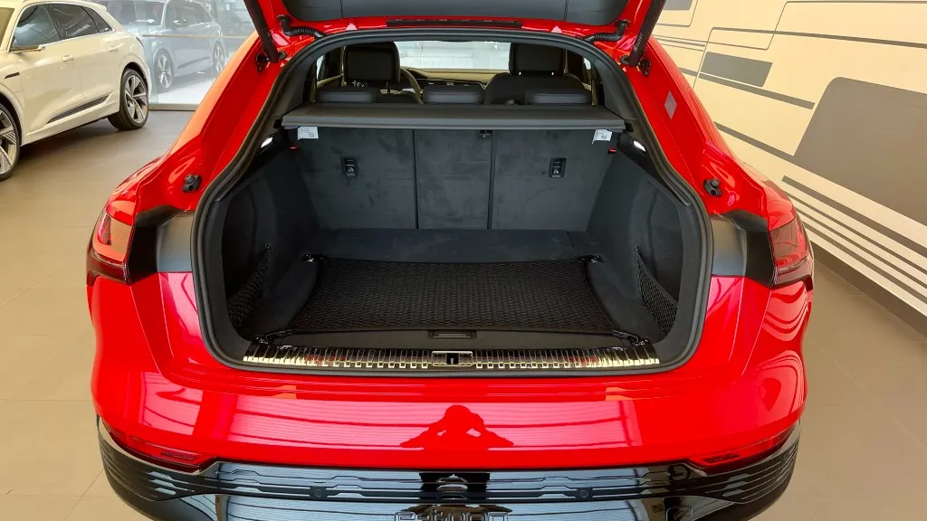 Obrázek Q8 Sportback S line 55 e-tron quattro