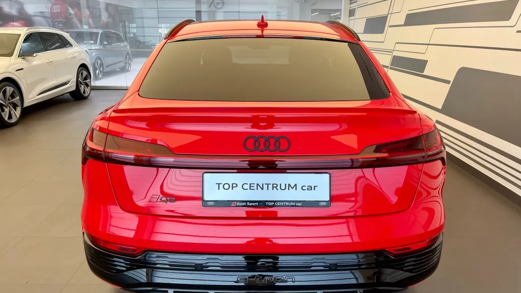 Obrázek Q8 Sportback S line 55 e-tron quattro