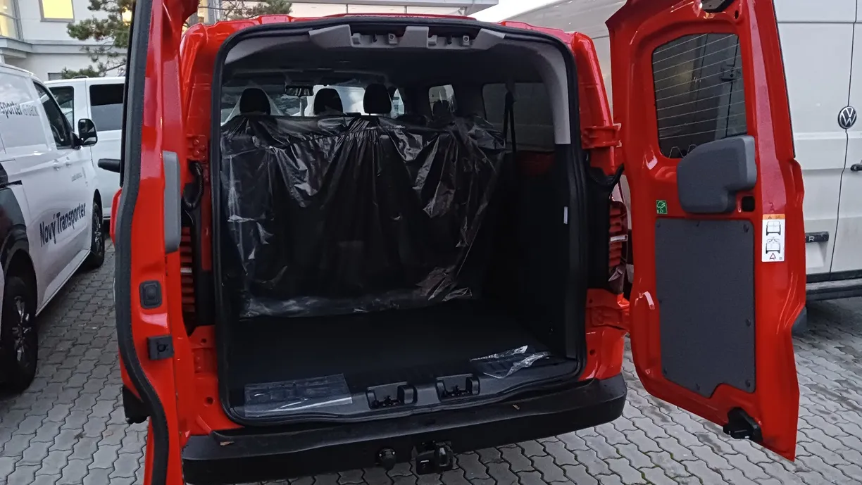 Obrázek Nový Transporter Kombi 2,0 TDI 4M 8A DR