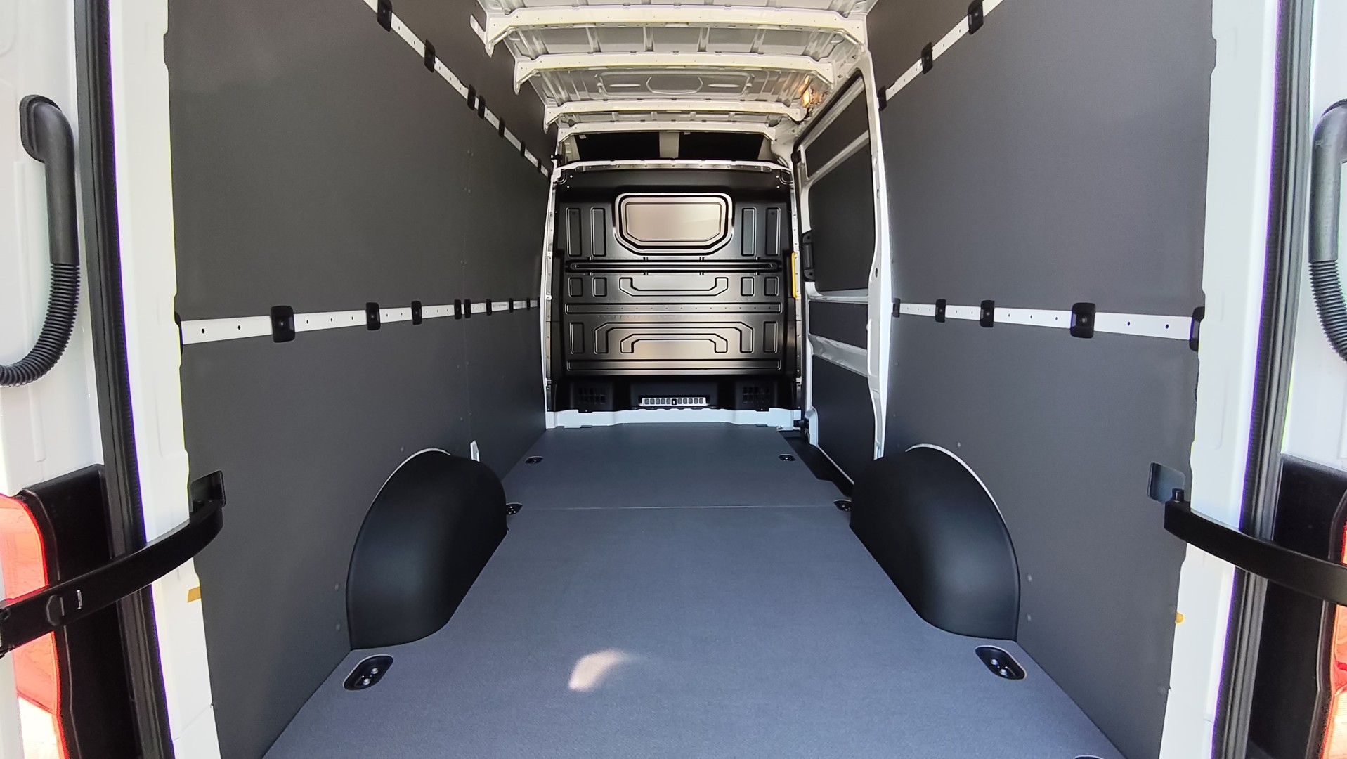 Obrázek Crafter skříň 35 103kW 6G FWD SR