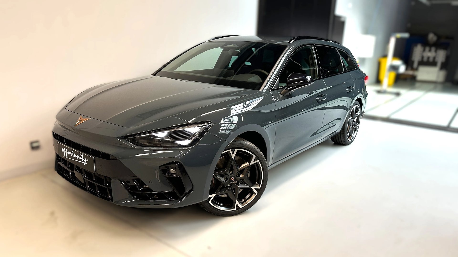 Cupra CUPRA Leon Sportstourer Leon SP VZ 2.0 TSI 333k DSG 4WD