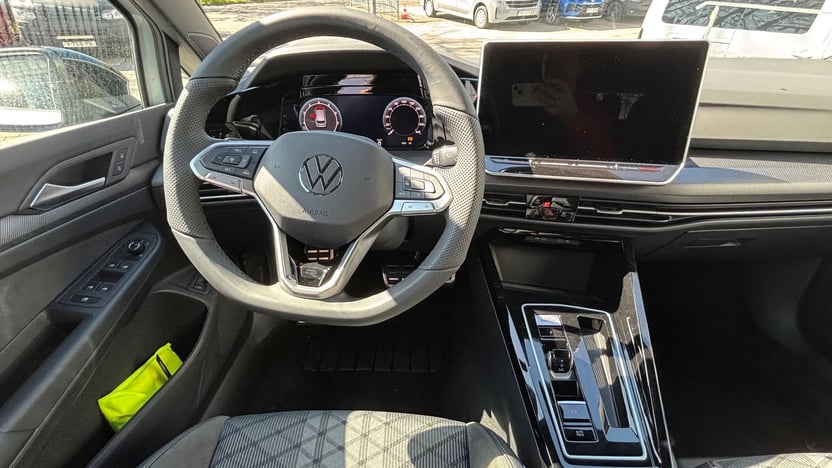 Obrázek Golf V. R-line People 1,5 eTSI 7DSG mHEV