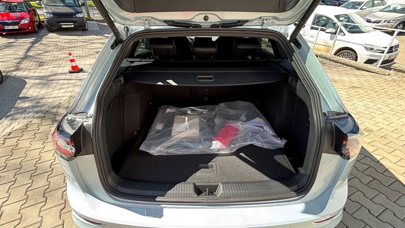 Obrázek Golf V. R-line People 1,5 eTSI 7DSG mHEV