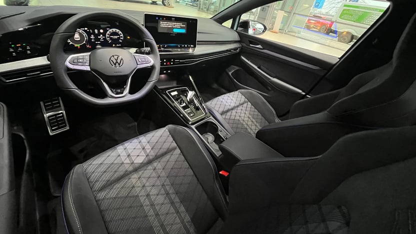 Obrázek Golf R-Line People 1,5 eTSI 7DSG mHEV