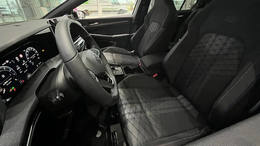 Obrázek Golf R-Line People 1,5 eTSI 7DSG mHEV