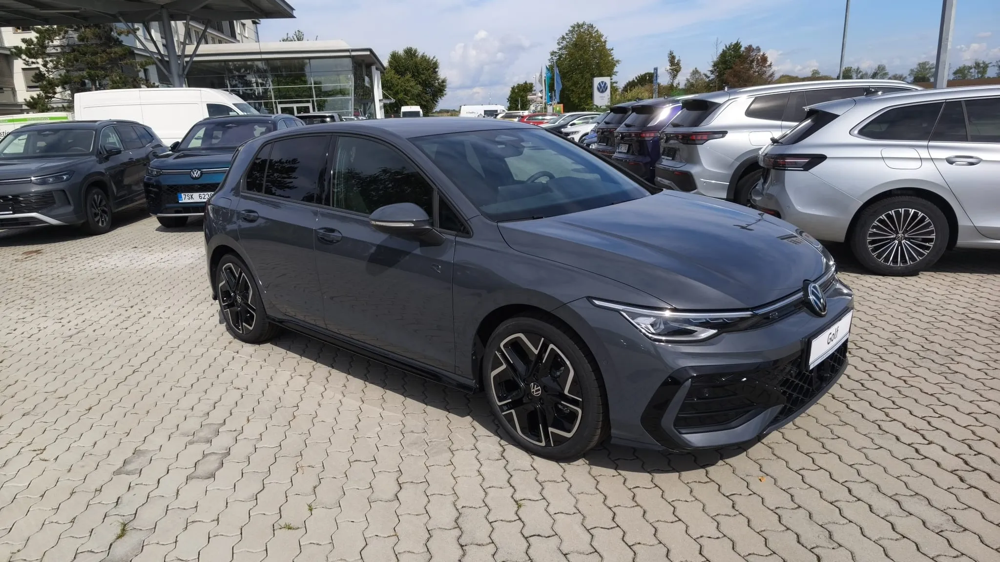 Obrázek Golf R-Line People 1,5 eTSI 7DSG mHEV