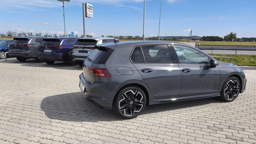 Obrázek Golf R-Line People 1,5 eTSI 7DSG mHEV