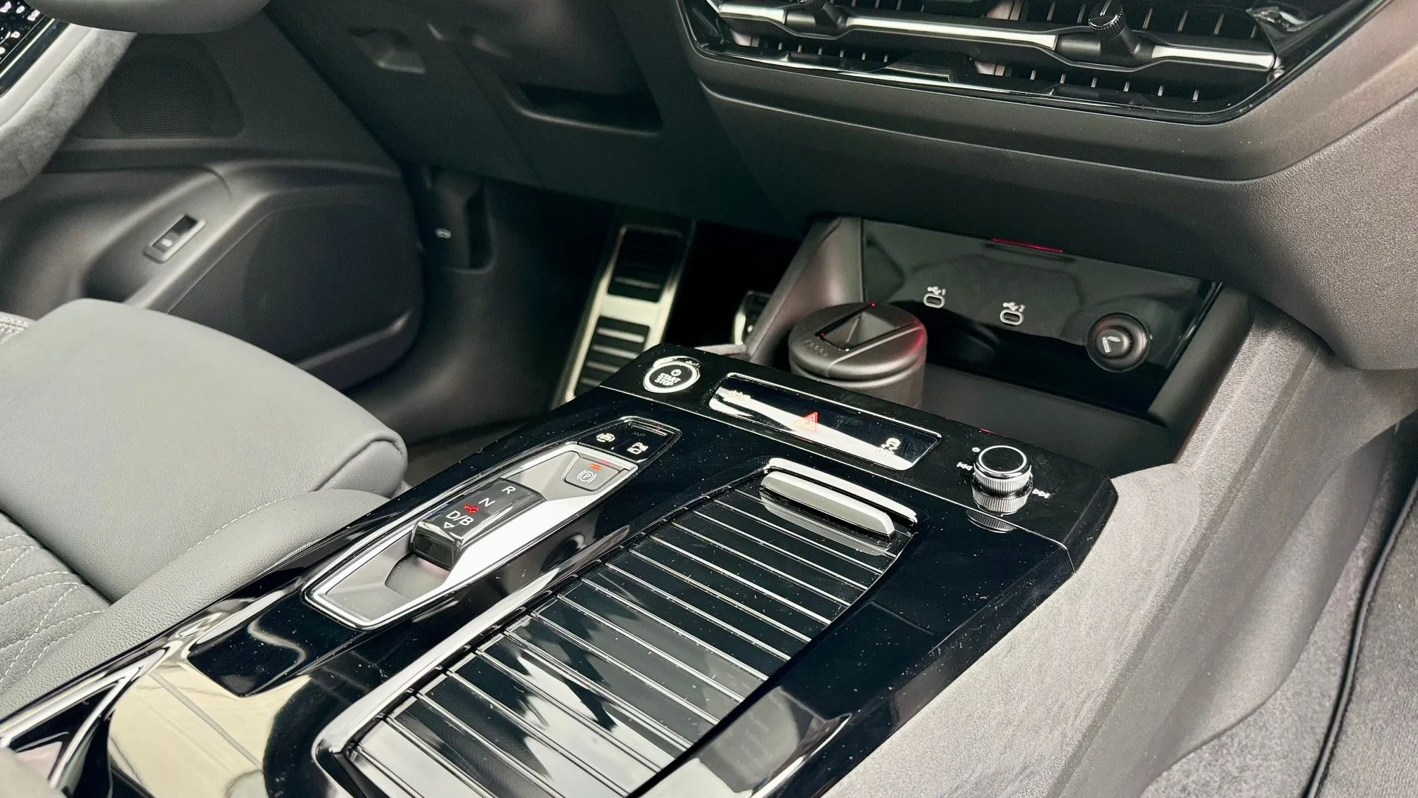 Q6 e-tron quattro képe