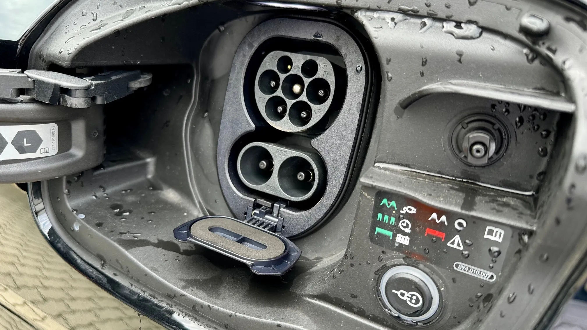 Q6 e-tron quattro képe