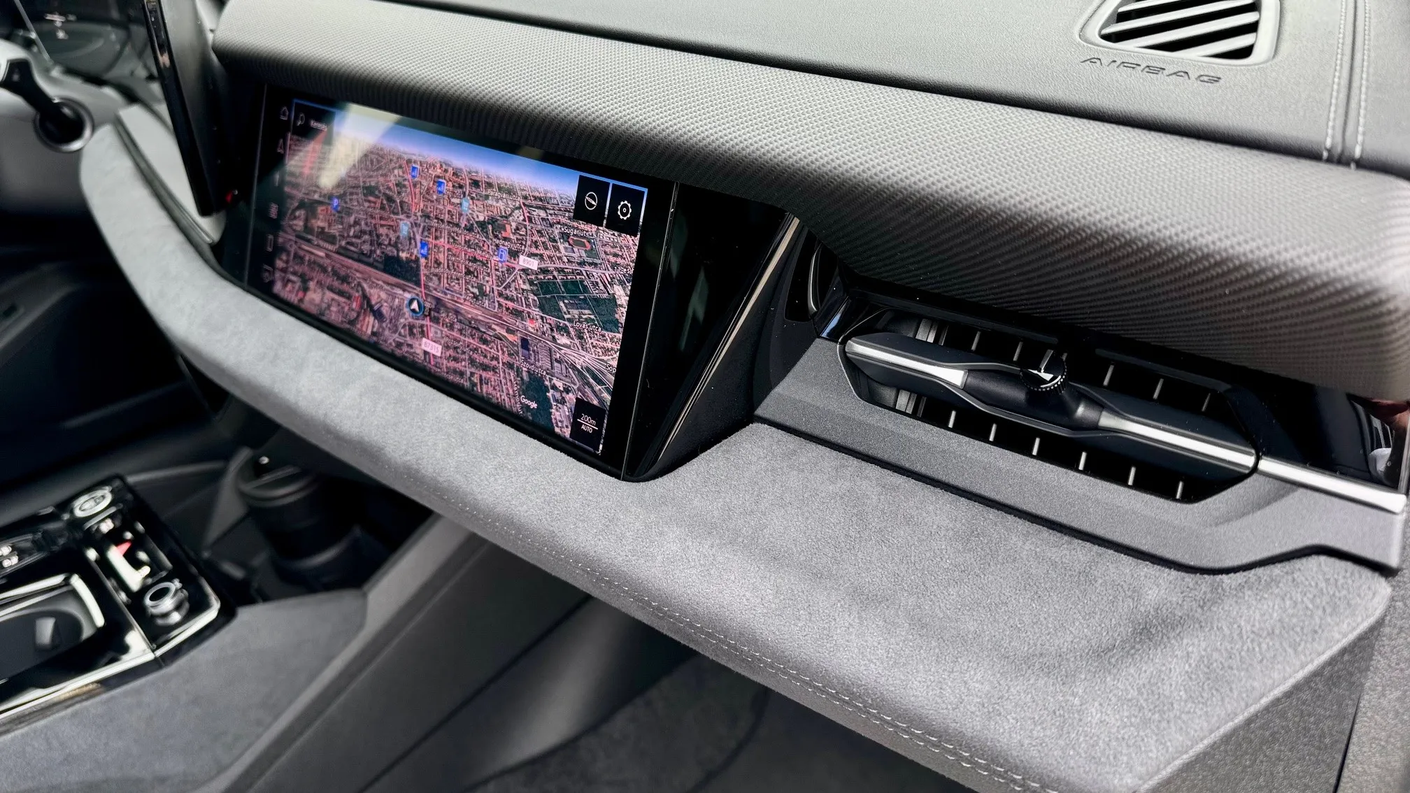 Q6 e-tron quattro képe