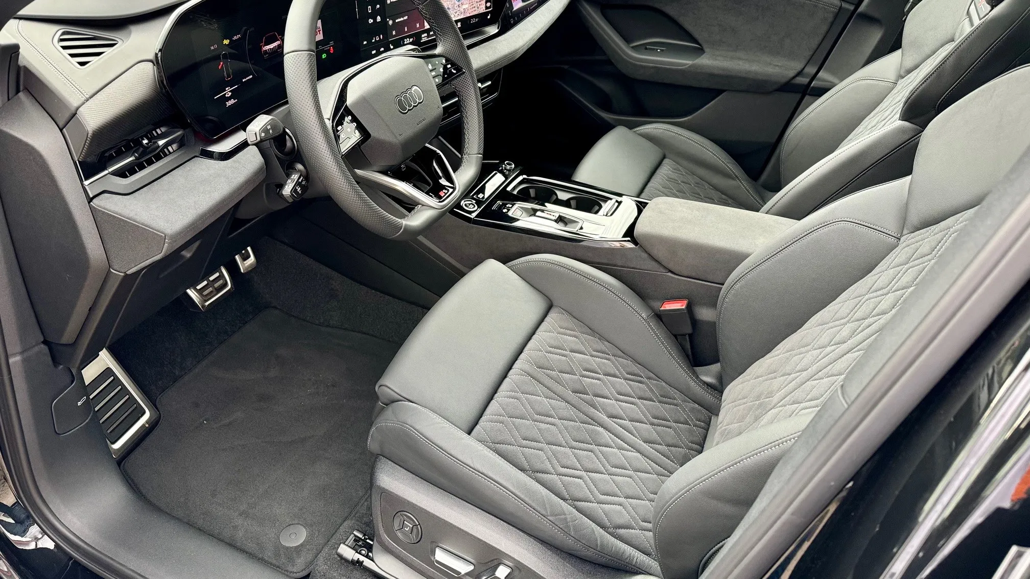 Q6 e-tron quattro képe