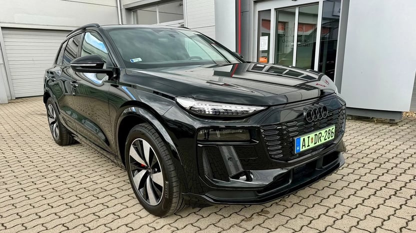 Q6 e-tron quattro képe