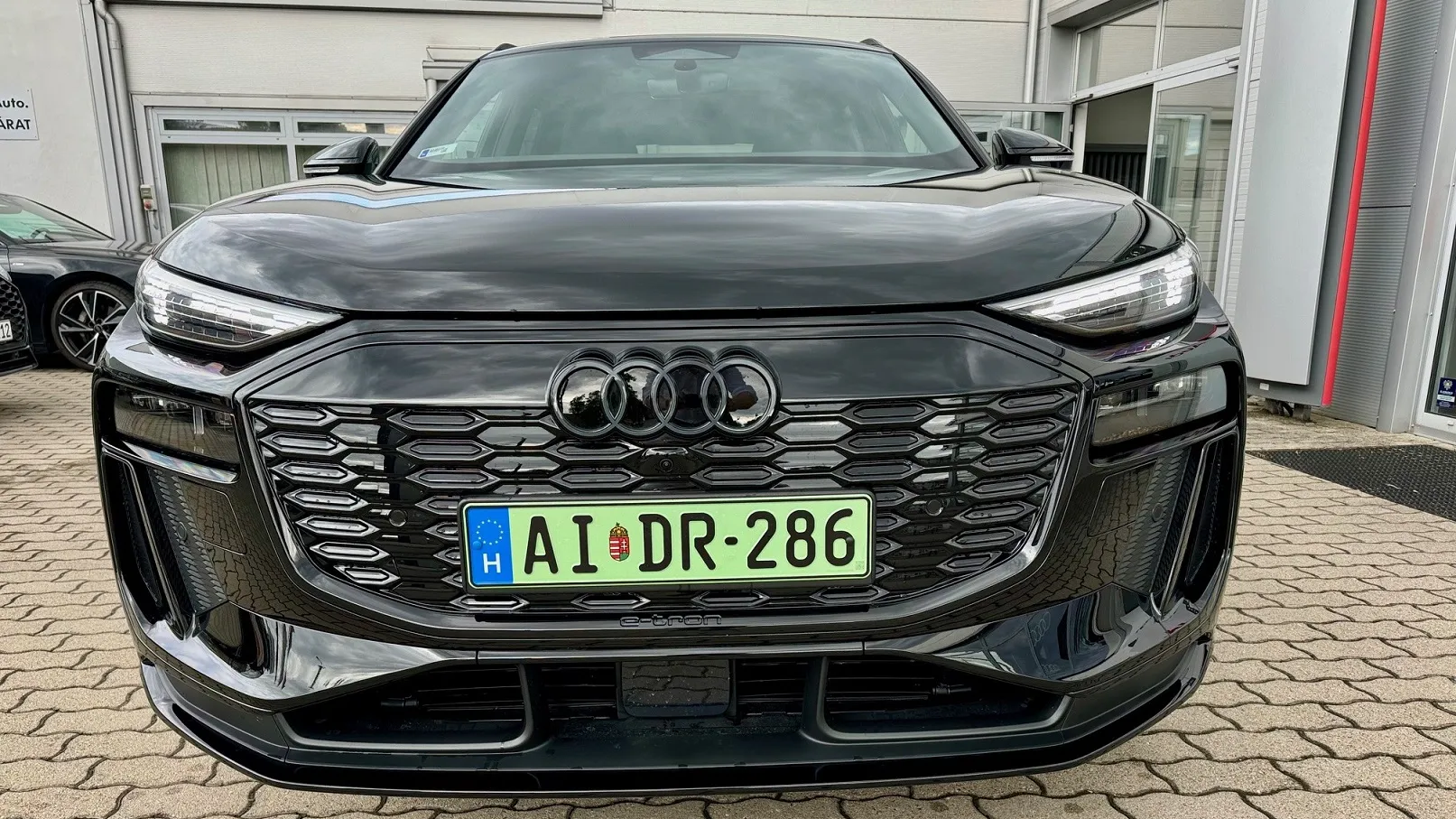 Q6 e-tron quattro képe