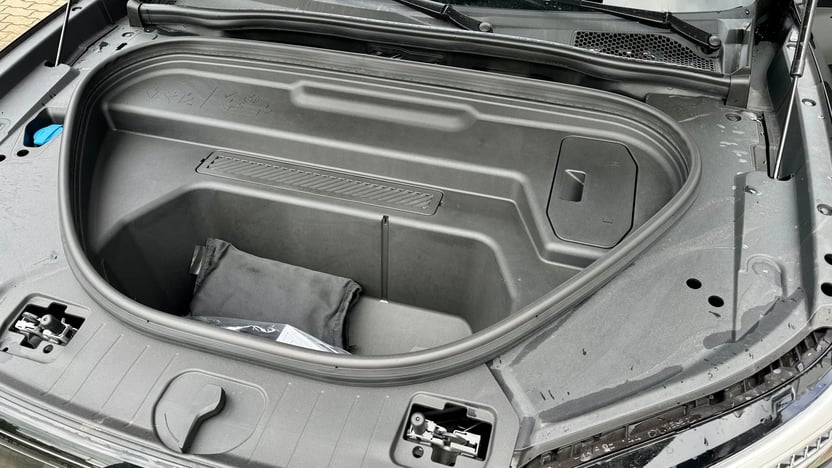 Q6 e-tron quattro képe