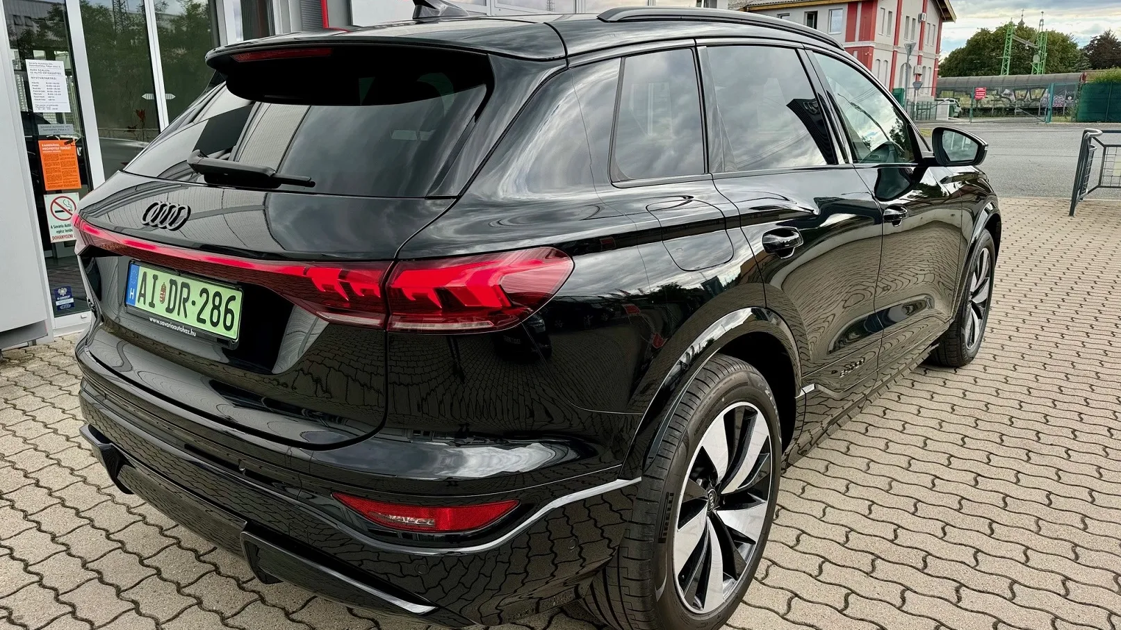 Q6 e-tron quattro képe