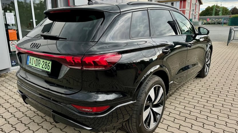 Q6 e-tron quattro képe