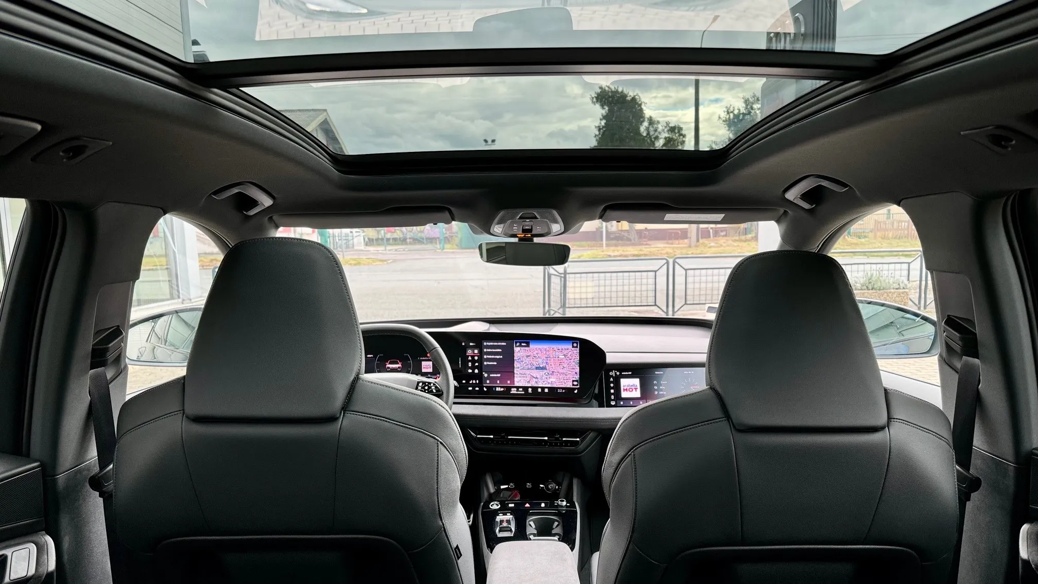 Q6 e-tron quattro képe