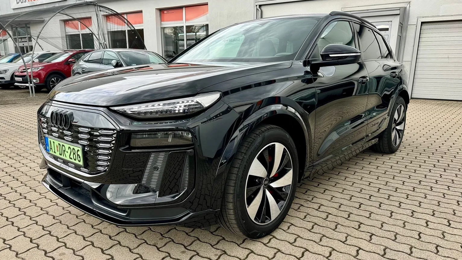 Q6 e-tron quattro képe
