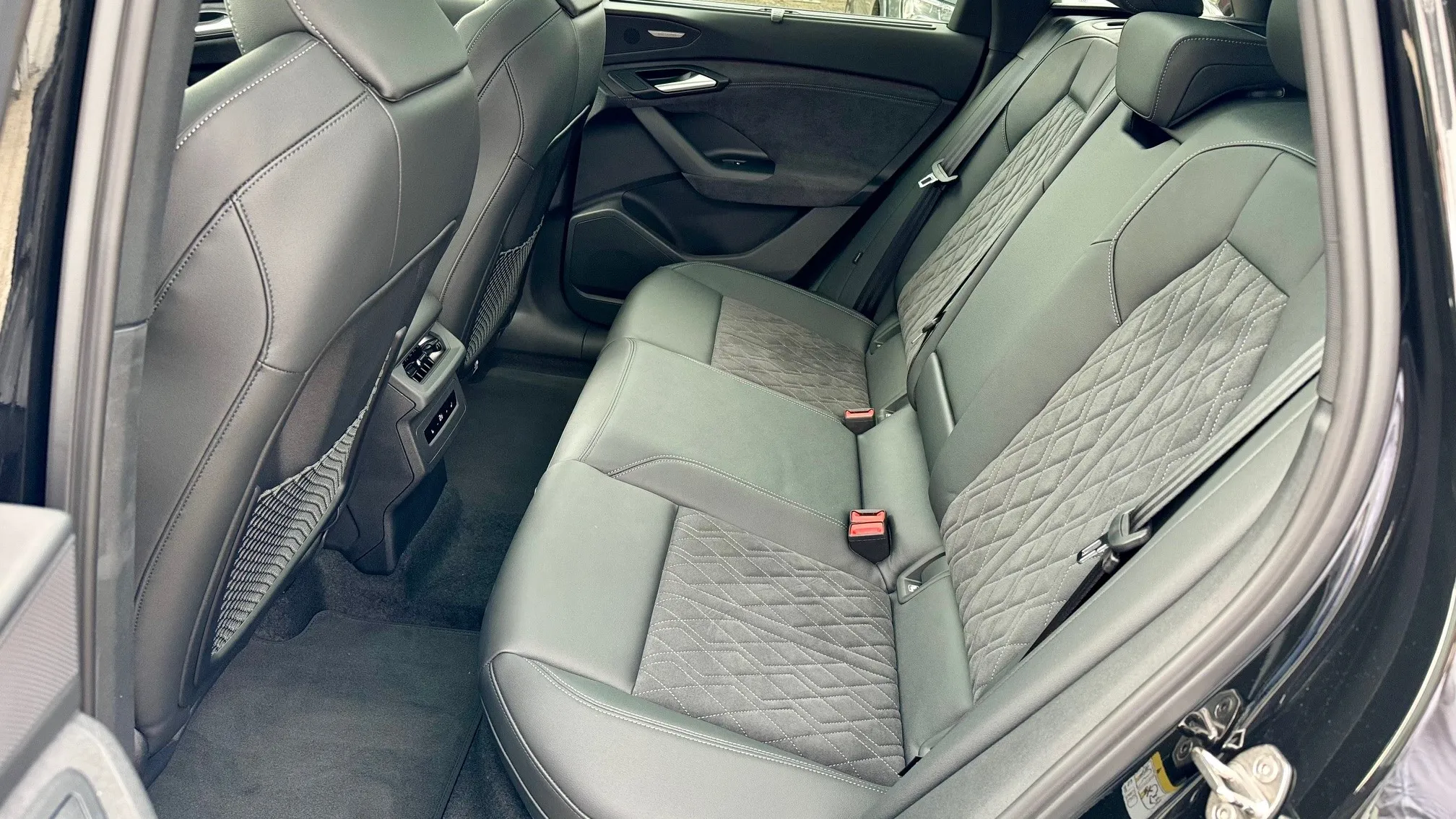 Q6 e-tron quattro képe