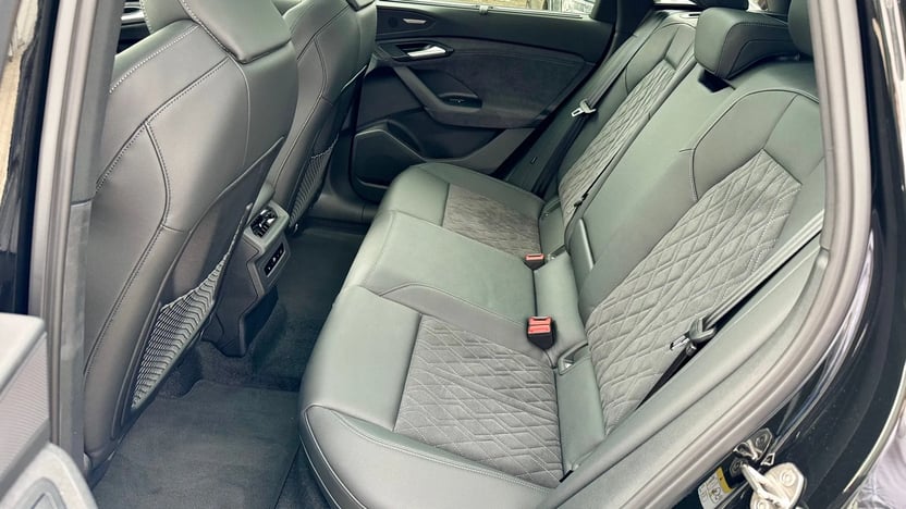 Q6 e-tron quattro képe