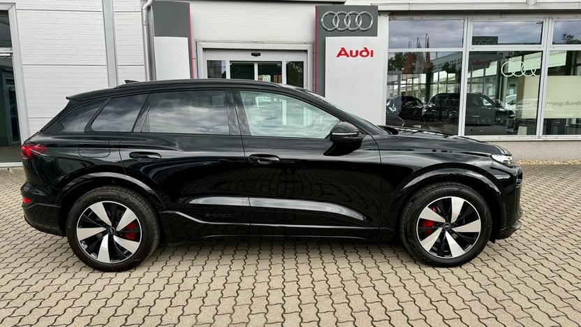 Q6 e-tron quattro képe