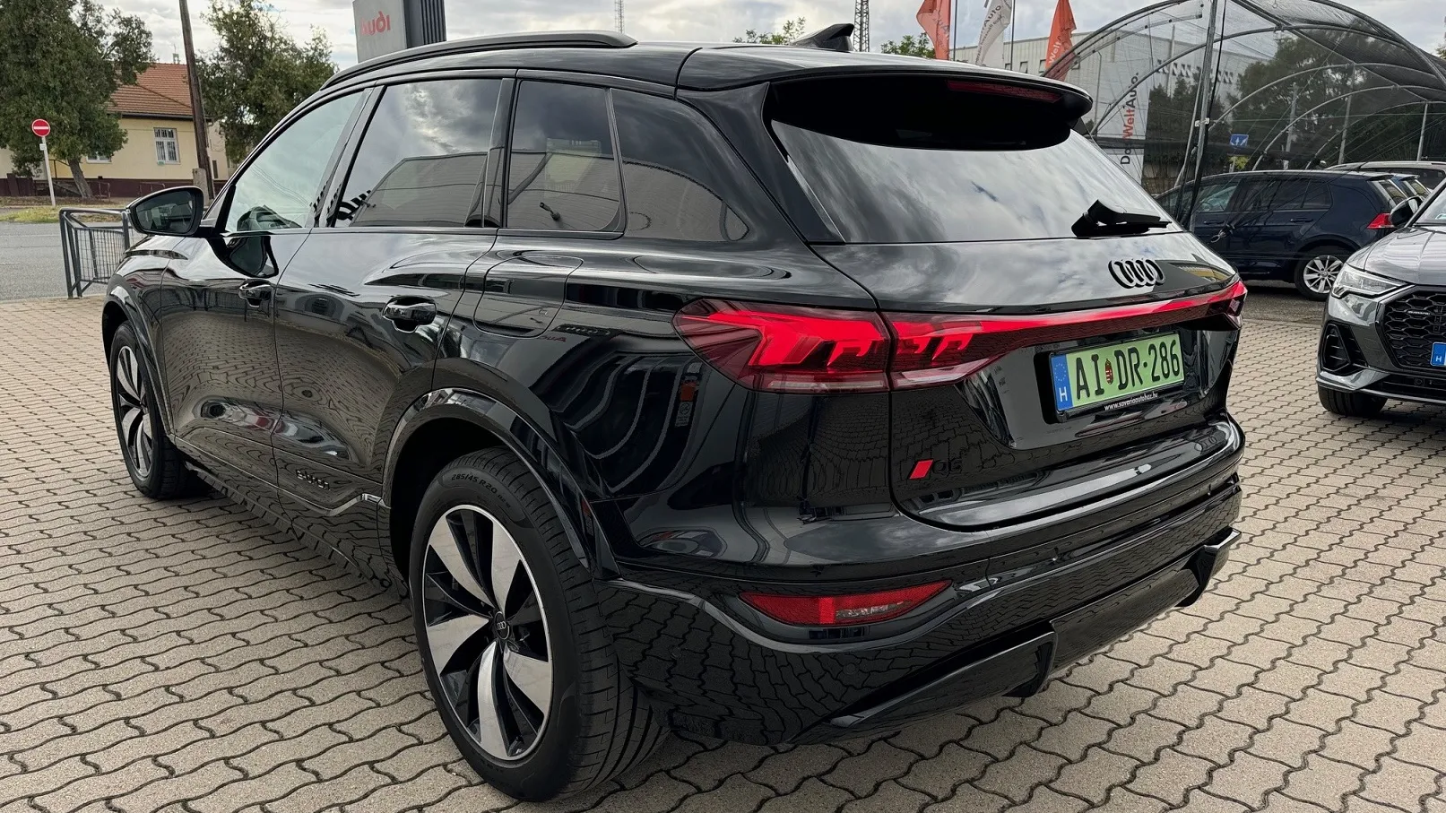 Q6 e-tron quattro képe