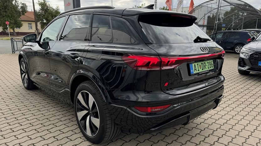 Q6 e-tron quattro képe