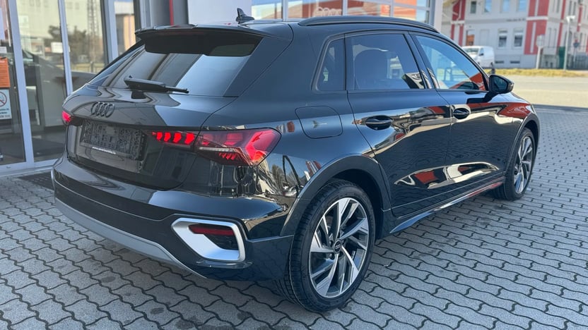 A3 allstreet 35 TFSI S tronic Business képe
