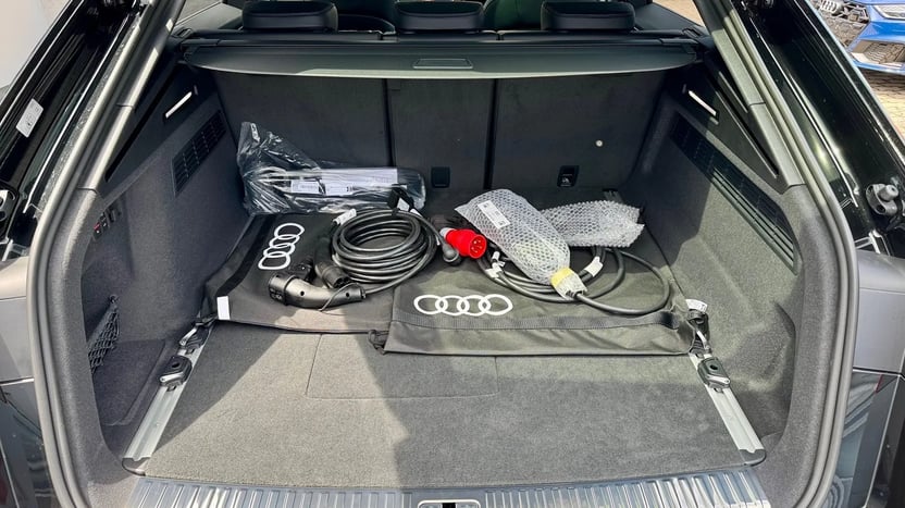 Q8 60 TFSI e quattro tiptronic képe