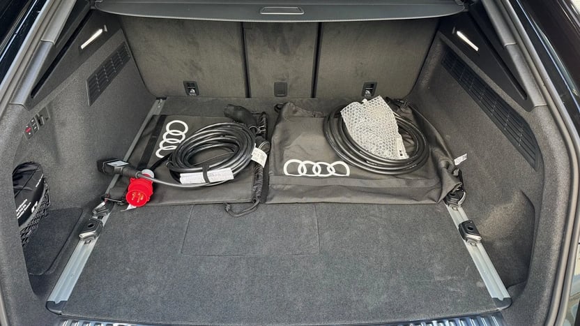 Q8 60 TFSI e quattro tiptronic képe