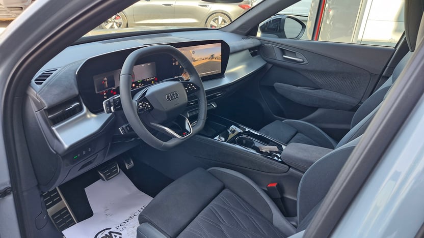 Q3 SUV TFSI quattro 195 kW S tronic képe