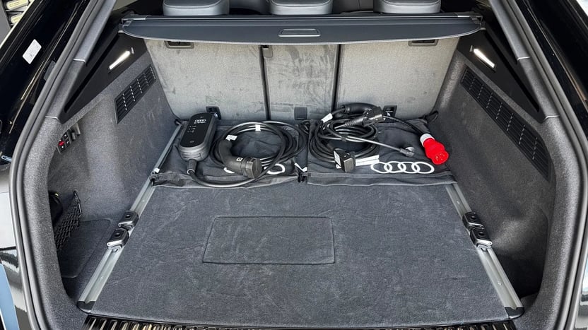 Q8 55 TFSI e quattro tiptronic képe