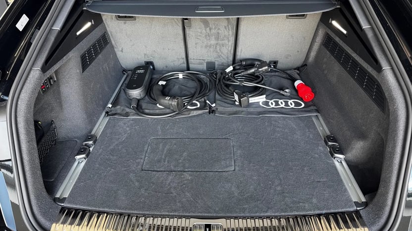 Q8 55 TFSI e quattro tiptronic képe