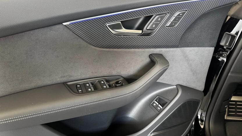 Q8 55 TFSI e quattro tiptronic képe