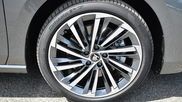 Superb Combi L&amp;K 2.0 TDI 4x4 DSG SCR képe