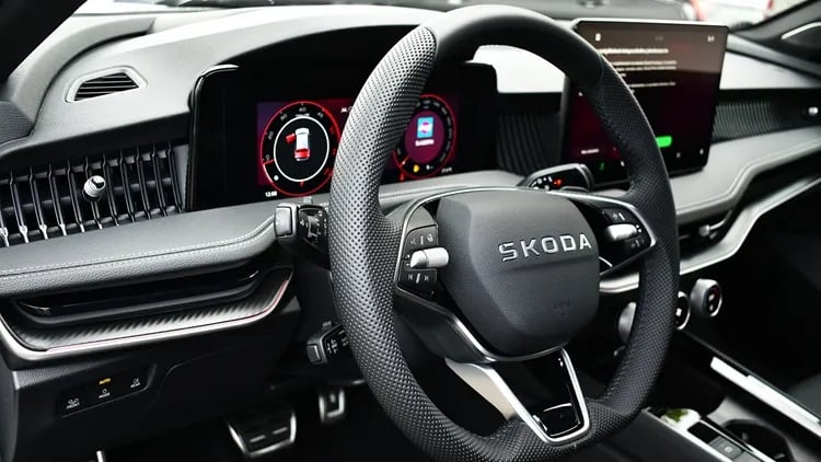 Superb Combi SL 2.0 TDI 4x4 DSG SCR képe