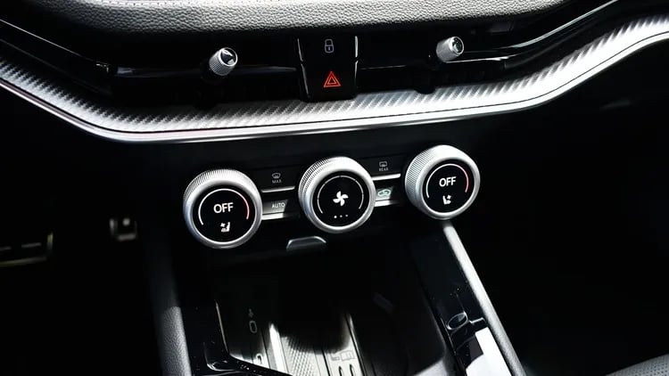 Superb Combi SL 2.0 TDI 4x4 DSG SCR képe