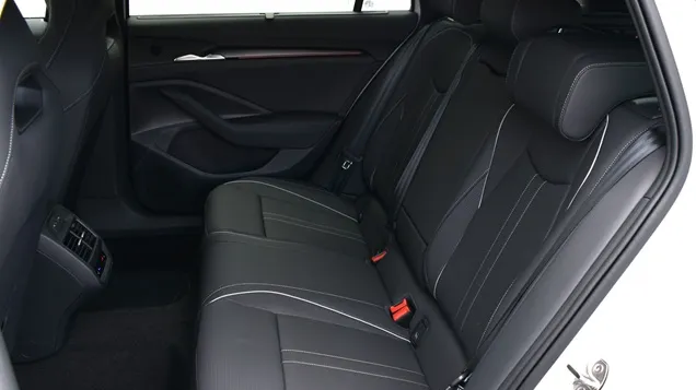 Superb Combi SL 2.0 TDI 4x4 DSG SCR képe