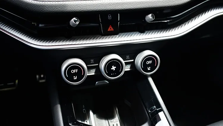 Superb Combi SL 2.0 TDI 4x4 DSG SCR képe