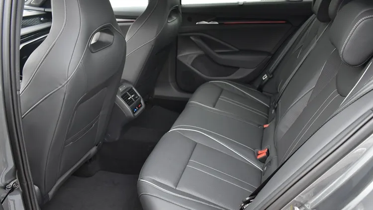 Superb Combi SL 2.0 TDI 4x4 DSG SCR képe