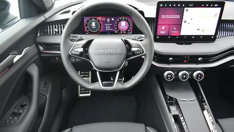 Superb Combi SL 2.0 TDI 4x4 DSG SCR képe