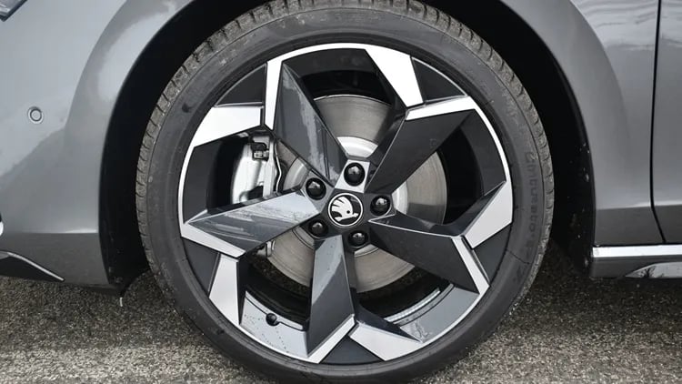 Superb Combi SL 2.0 TDI 4x4 DSG SCR képe