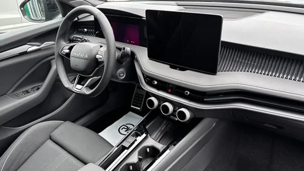 Superb Combi SportLine 1.5 TSI DSG PHEV képe