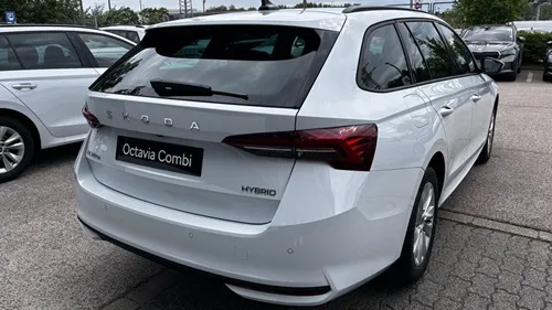 Octavia Combi Sel. 1.5 TSI DSG mHEV ACT képe